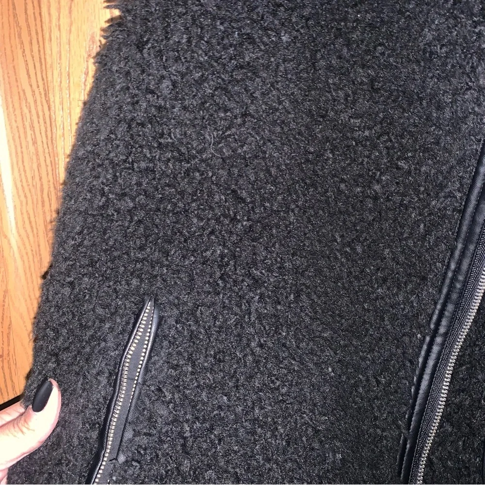 Zara Fuzzy Vest - Picture 6 of 8